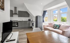 Modern Apartment In South West Wandsworth